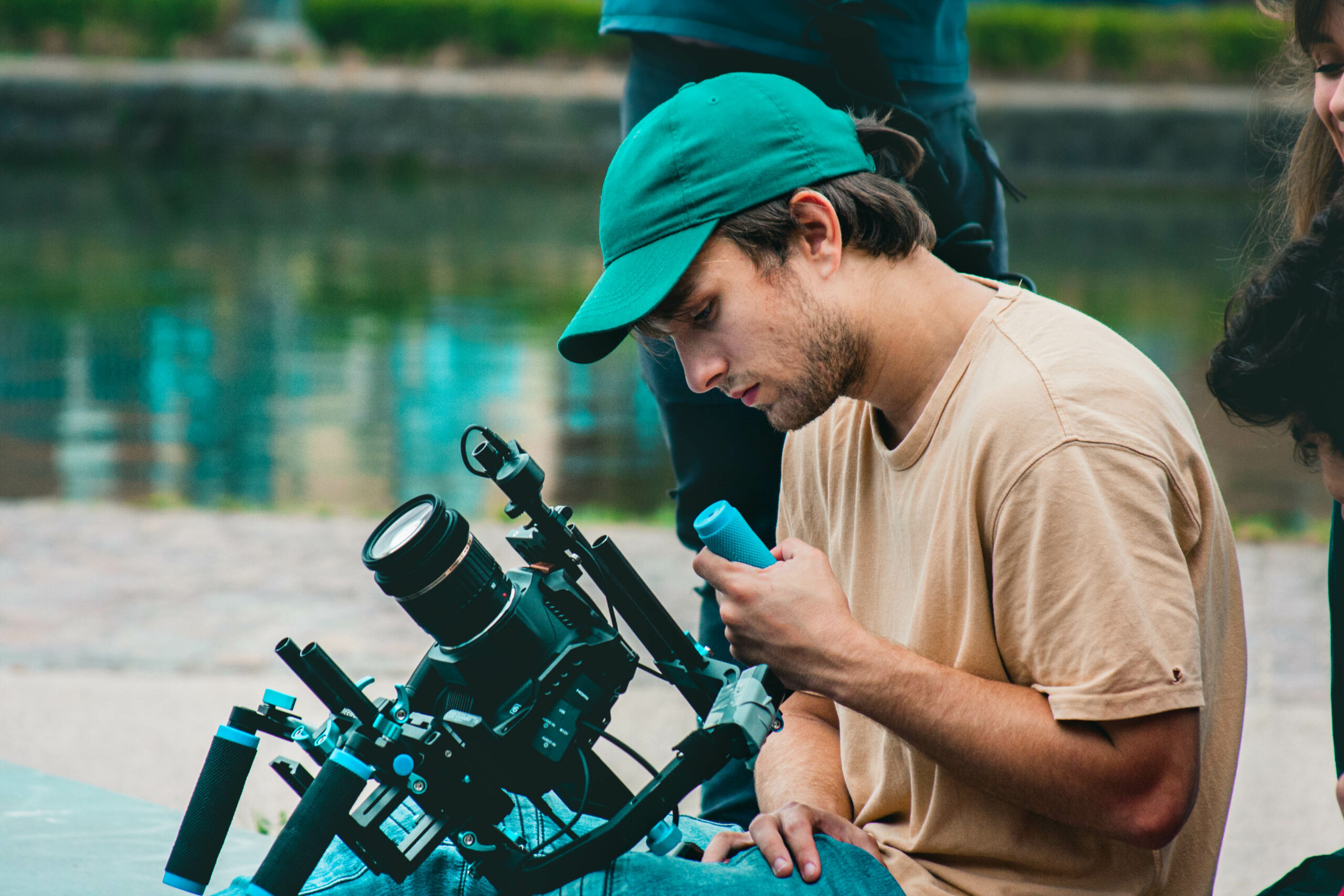 Photographie de plateau de Léo Lambert en tant que cadreur sur le tournage du court-métrage “Mille et une vies” pour le 48h Hour Film Project par le studio Cam&Néon