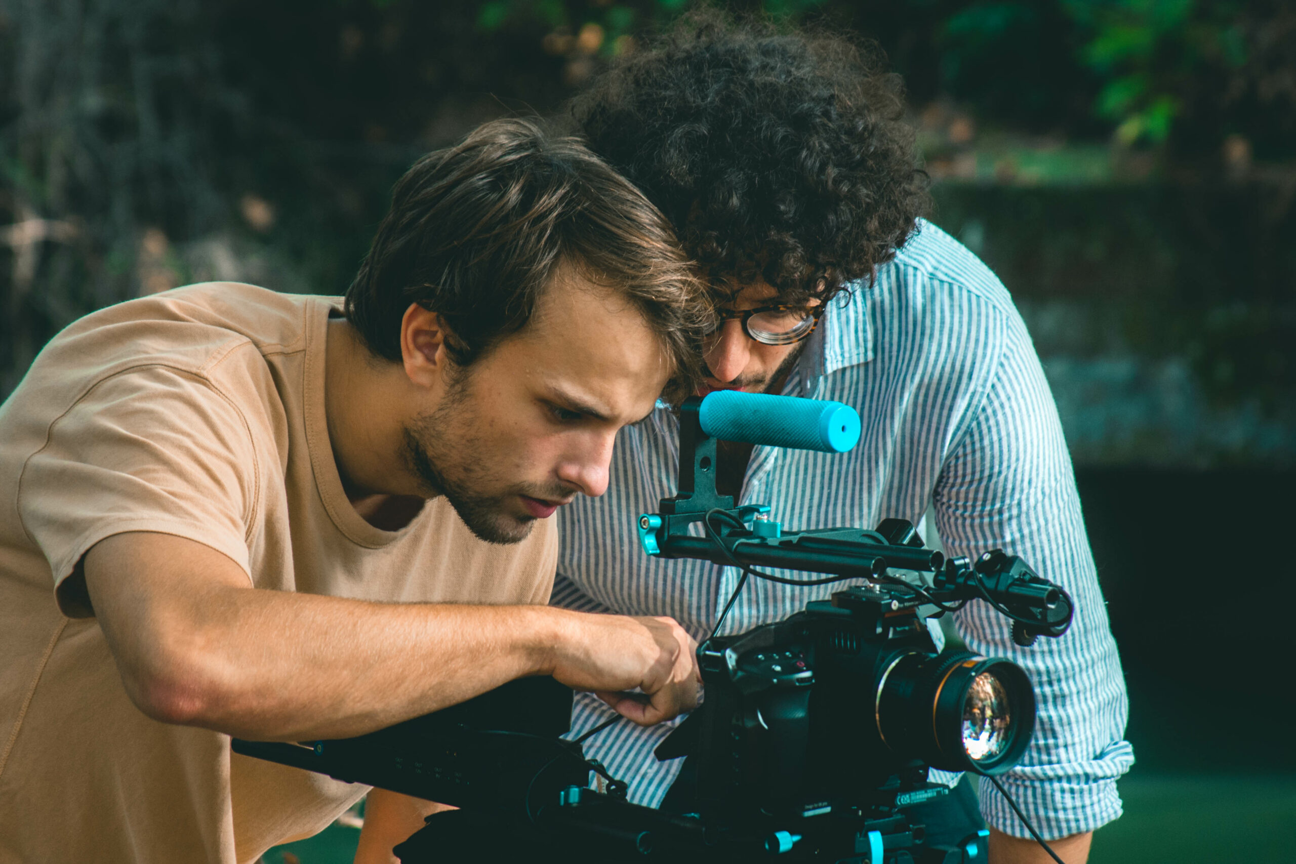 Photographie de plateau de Léo Lambert et François Palombelli sur le tournage du court-métrage “Mille et une vies” pour le 48h Hour Film Project par le studio Cam&Néon