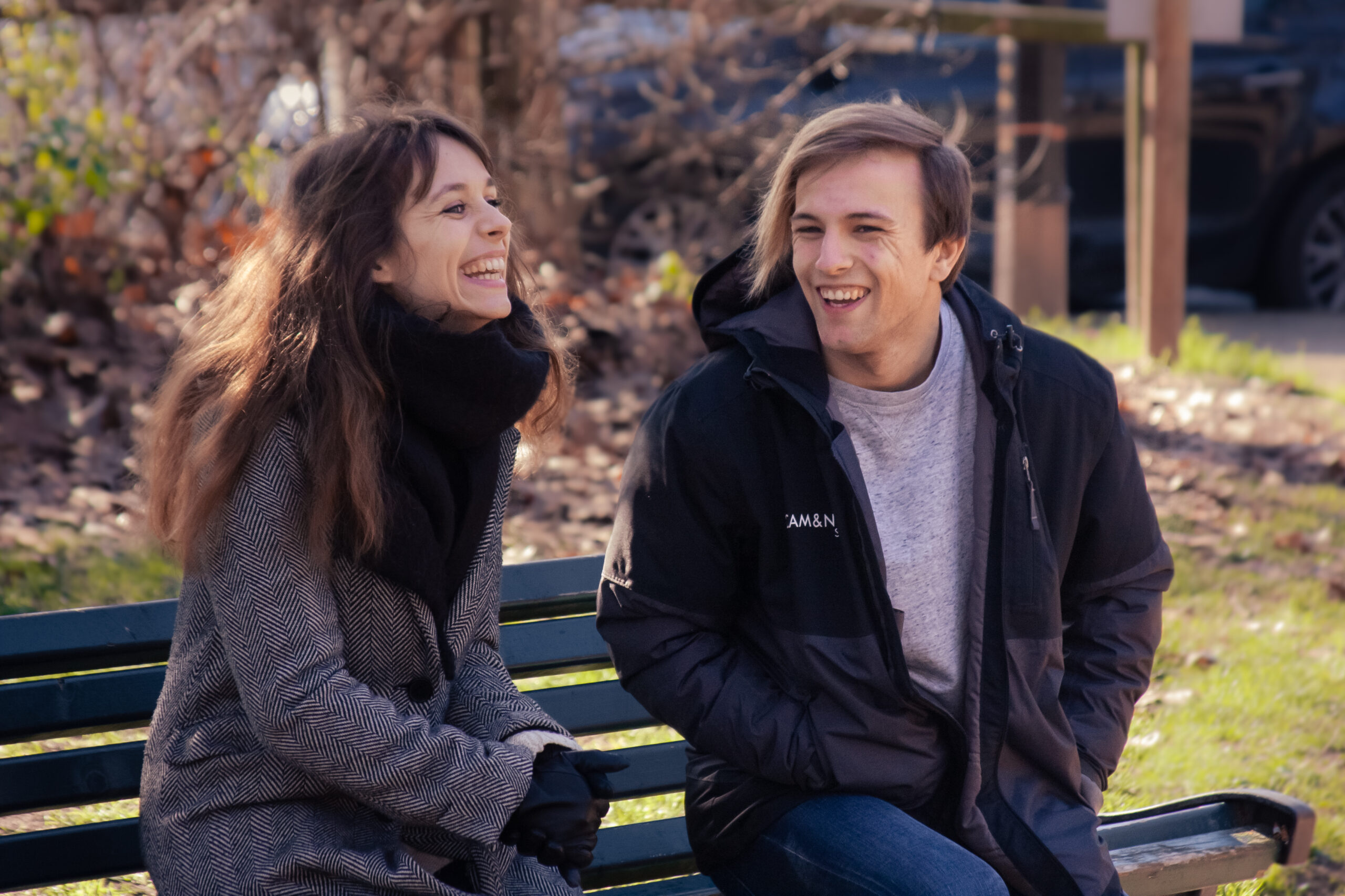 Photographie de plateau de Loïs et Lisa Lambert sur le tournage du court-métrage "Ce qui est arrivé ce jour-là" par Cam&Néon Studio.