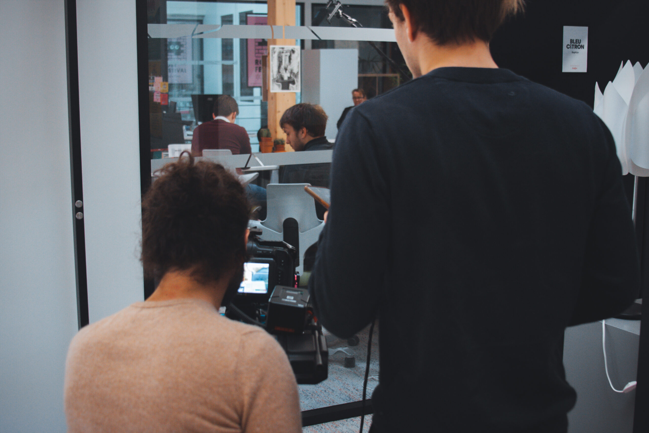 Photographie de plateau sur le tournage du court-métrage "Ce qui est arrivé ce jour-là" par Cam&Néon Studio.