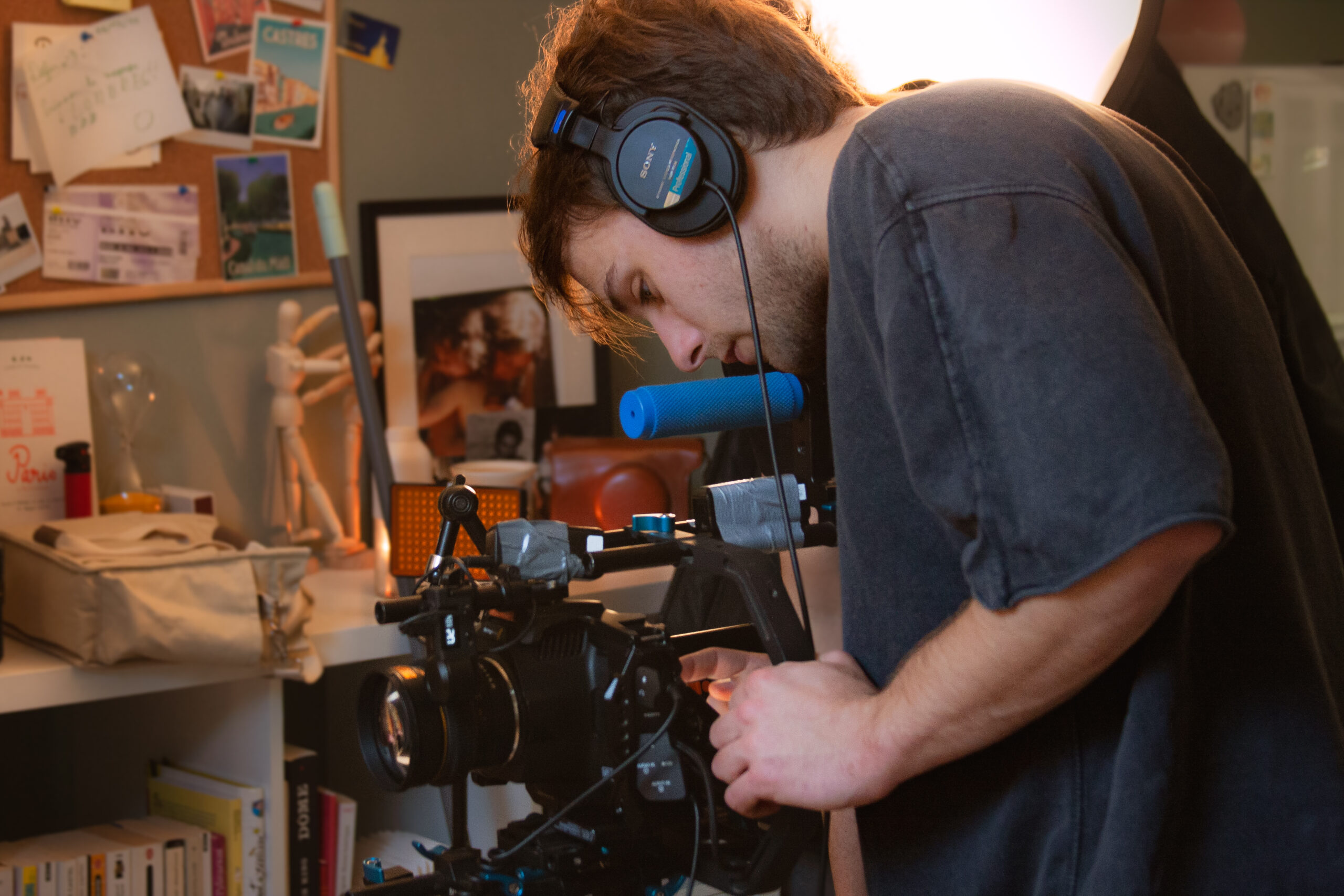 Photographie de plateau de Léo Lambert sur le tournage du court-métrage "Ce qui est arrivé ce jour-là" par Cam&Néon Studio.