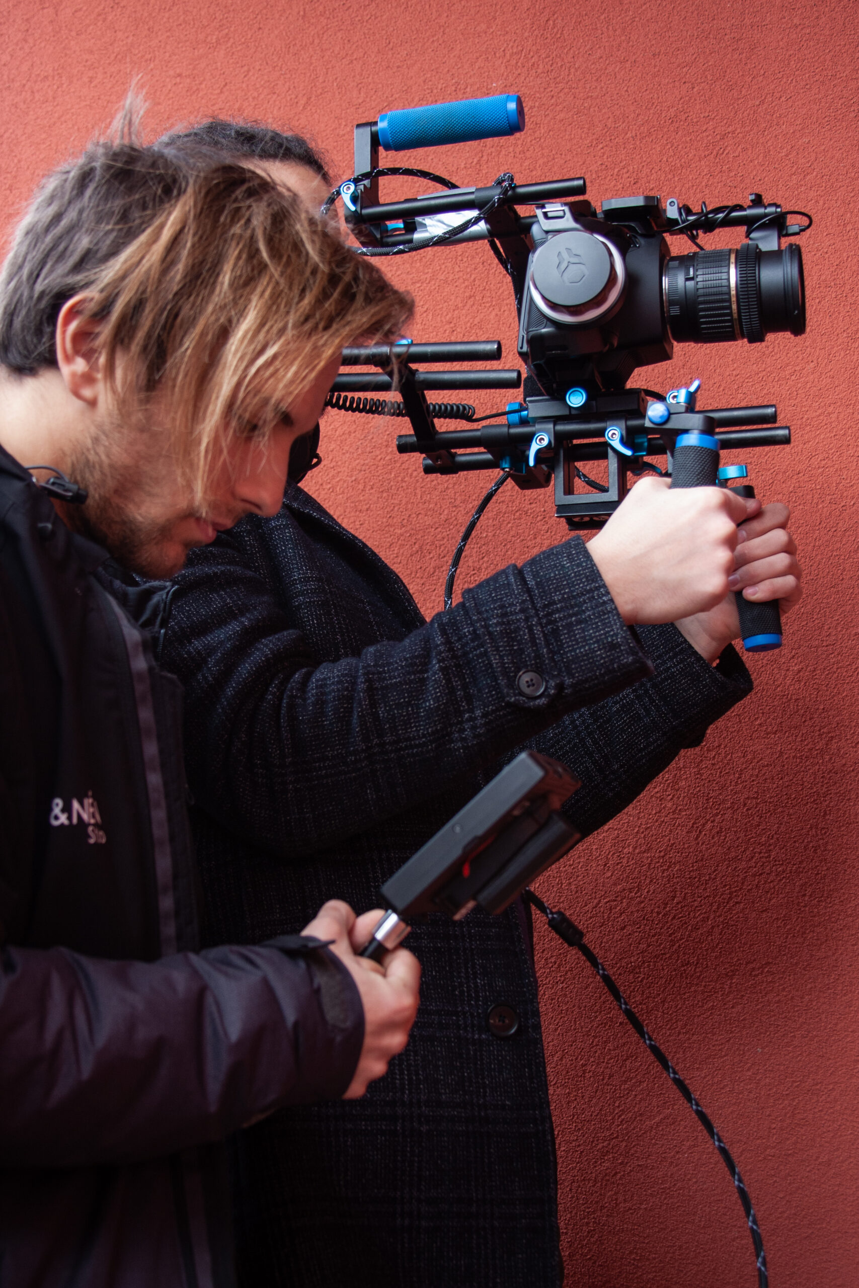 Photographie de plateau de Loïs Lambert sur le tournage du court-métrage "Ce qui est arrivé ce jour-là" par Cam&Néon Studio.