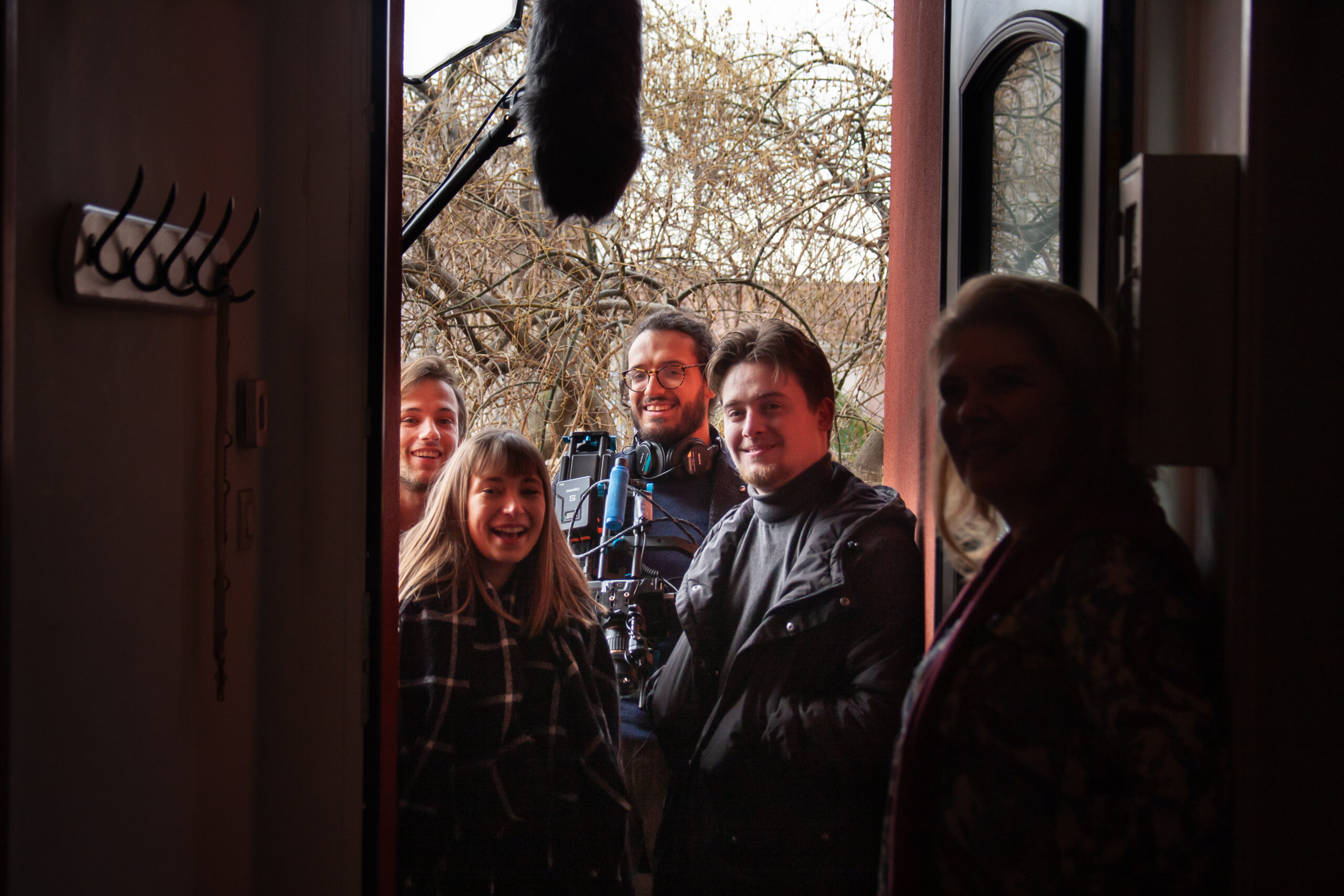 Photographie de plateau sur le tournage du court-métrage "Ce qui est arrivé ce jour-là" par Cam&Néon Studio.