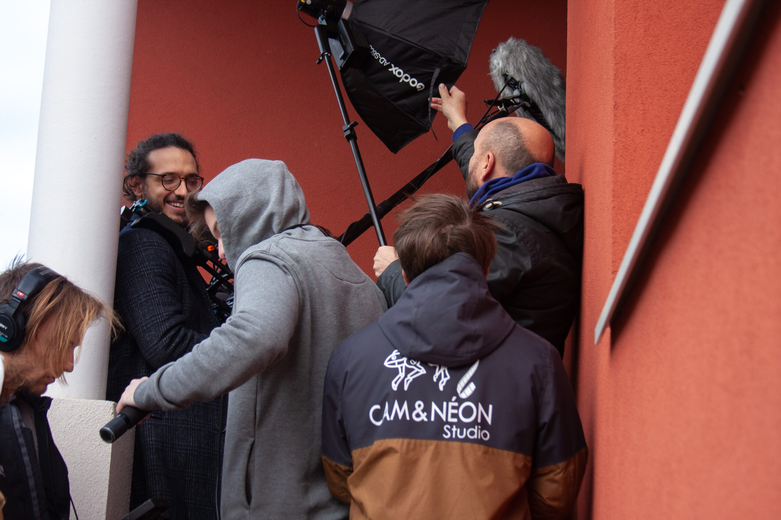 Photographie de plateau sur le tournage du court-métrage "Ce qui est arrivé ce jour-là" par Cam&Néon Studio.